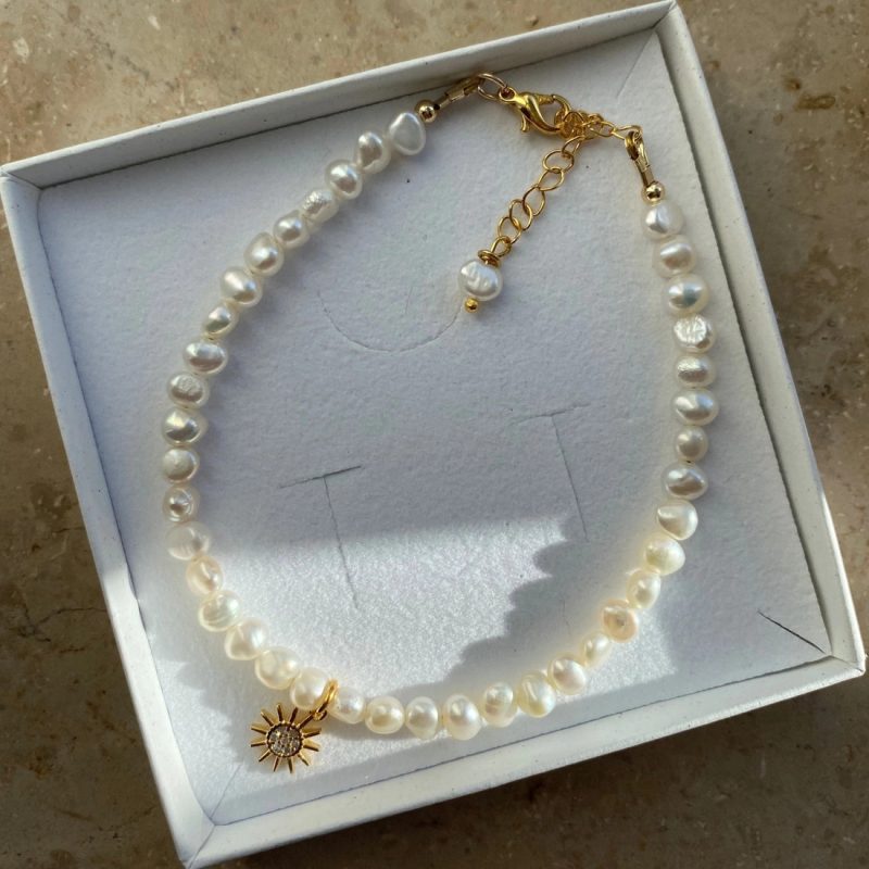 bracelet de cheville be my sunshine en perles d'eau douce et détails en plaqué or