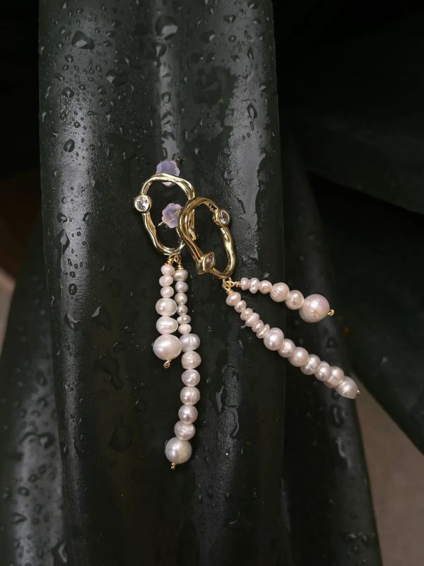 Boucles d'oreilles en plaqué or et perle d'eau douce asymétriques