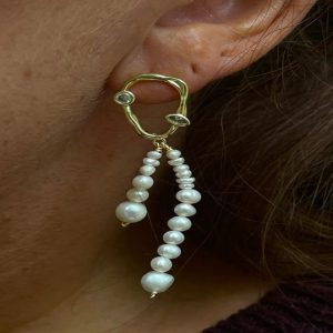 Boucles d'oreilles en plaqué or et perle d'eau douce asymétriques